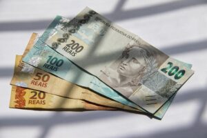 Como usar empréstimos para investir em educação e aumentar sua renda futura